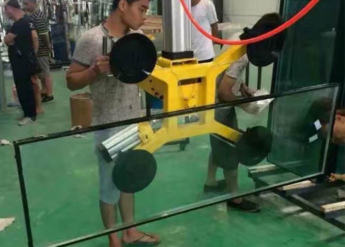 ยก Cantilever Crane 1000KG สายการผลิตกระจกฉนวนและเครนแก้วพร้อมสี่ Suckers