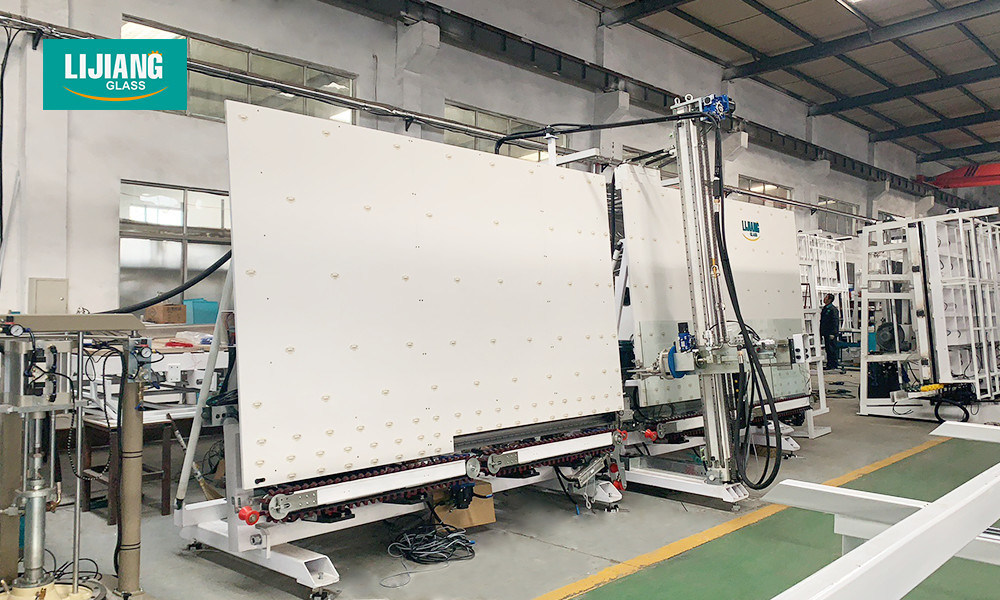 เครื่องลบแก้ว Low E แบบอัตโนมัติแนวตั้งสำหรับสายการผลิตฉนวนแก้ว