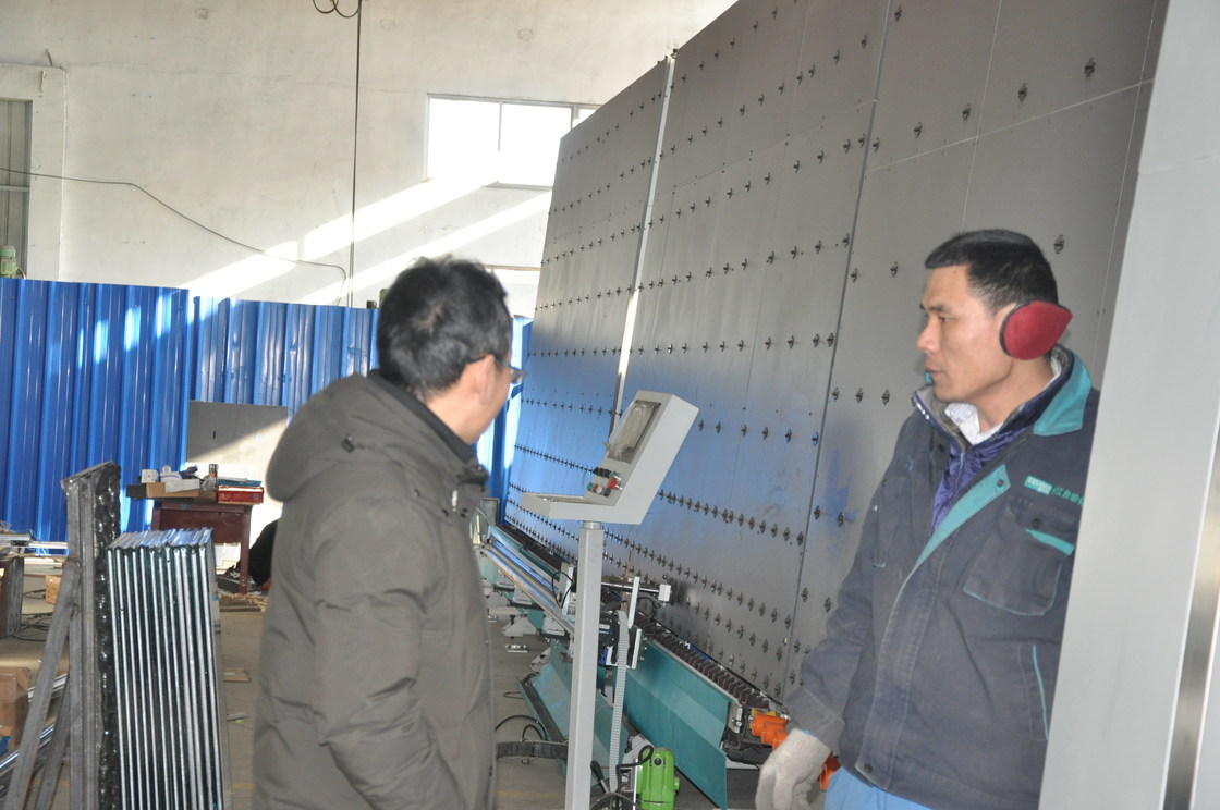 การทำความสะอาดเครื่องประมวลผลแก้วสองชั้นที่มีประสิทธิภาพและสายการผลิตเครื่องอบแห้ง