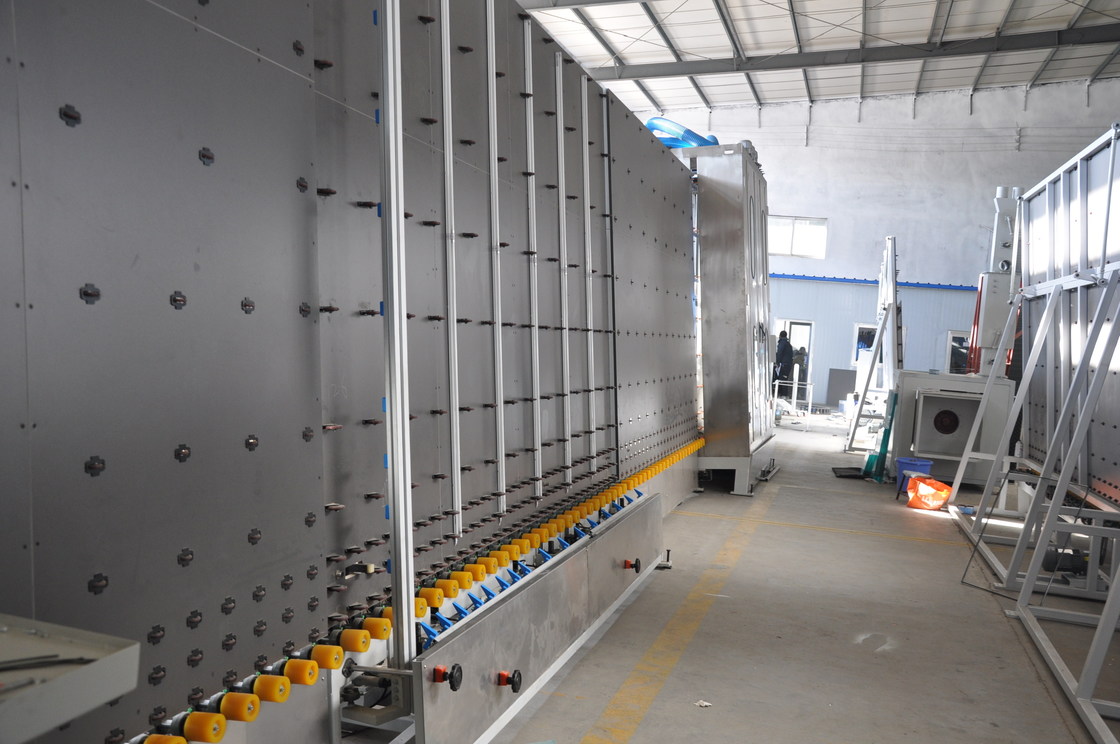 1. แนวตั้งสายการผลิตฉนวนแก้ว LJBZ2535G นำระบบควบคุมซีเมนส์ให้ประสิทธิภาพที่มั่นคง