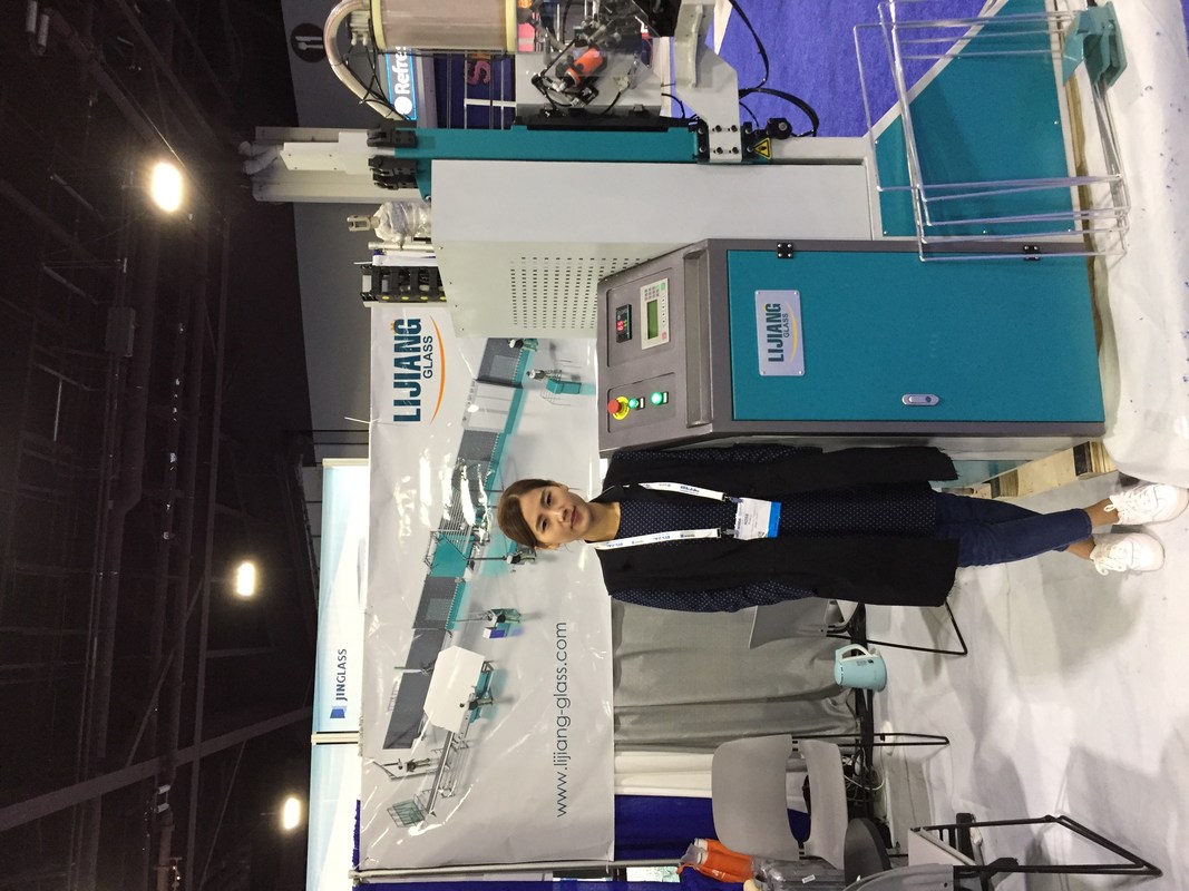 สารดูดความชื้นเครื่องบรรจุสามารถบรรลุการกระทำของการเจาะรูโดยอัตโนมัติในเฟรมเว้นวรรค