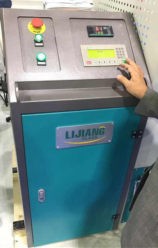 LJGZ2020 สารดูดความชื้นบรรจุเครื่องสามารถบรรลุการกระทำของการเจาะรูโดยอัตโนมัติในกรอบ spacer