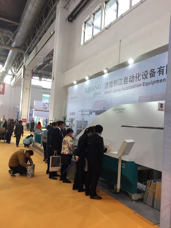 เครื่องดัดโค้งอัตโนมัติเป็นอุปกรณ์พิเศษสำหรับทำกรอบอลูมิเนียมของกระจกฉนวน