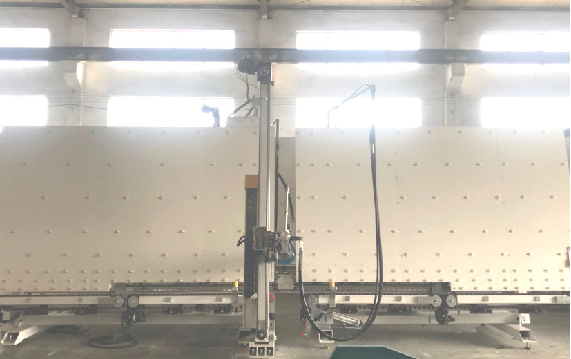 หุ่นยนต์เครื่องซีลกระจกฉนวนอัตโนมัติสำหรับกระจก 3 ขั้นตอนหรือ 4 ด้าน