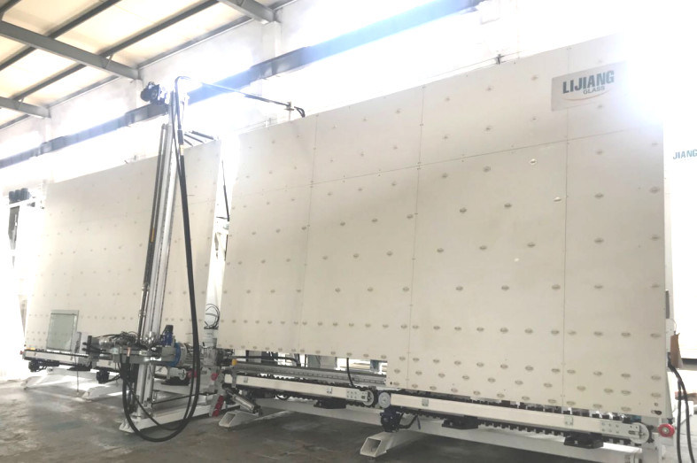 หุ่นยนต์เครื่องซีลกระจกฉนวนอัตโนมัติสำหรับกระจก 3 ขั้นตอนหรือ 4 ด้าน