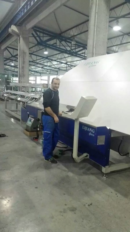 Spacer Bar Bending Machine พร้อมหน่วยจัดเก็บขนาด Spacer 4 หน่วย