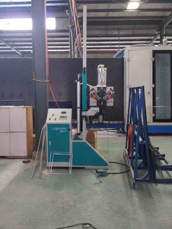 เครื่องบรรจุสารดูดความชื้นบรรลุการกระทำโดยอัตโนมัติของการเจาะรูโดยอัตโนมัติในเฟรมเว้นวรรค