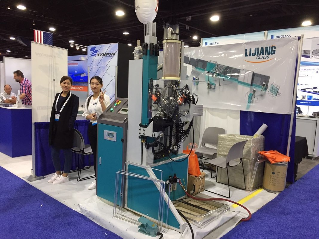 สารดูดความชื้นเครื่องบรรจุสามารถบรรลุการกระทำของการเจาะรูโดยอัตโนมัติในเฟรมเว้นวรรค