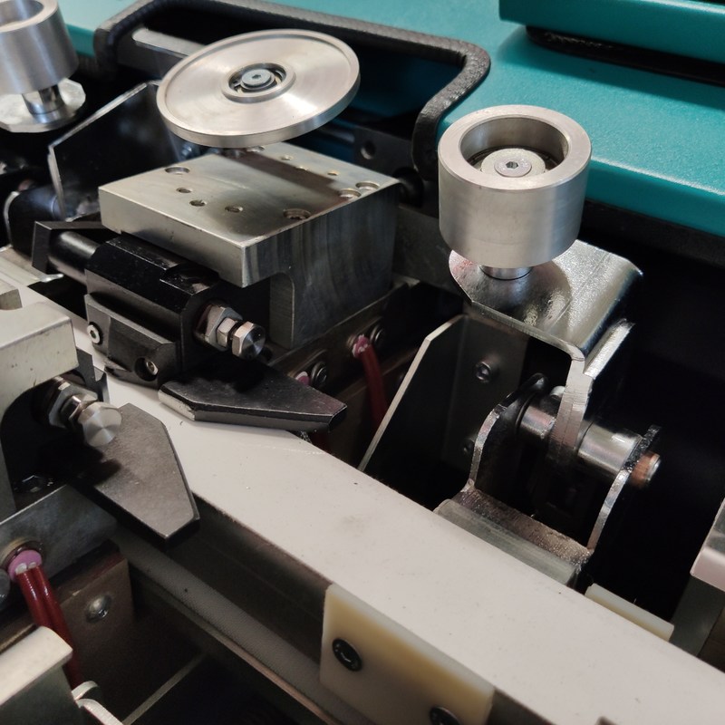 เครื่องบรรจุสารดูดความชื้นโมเลกุลอัตโนมัติสำหรับสเปเซอร์บาร์และฉนวนแถบอลูมิเนียมกระจกฉนวน