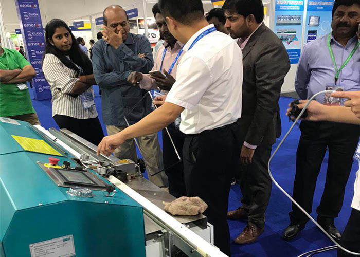 เครื่องอัดรีดบิวทิลอัตโนมัติใช้สำหรับเคลือบกรอบเว้นวรรคสำหรับปิดผนึกกระจกสองชั้น