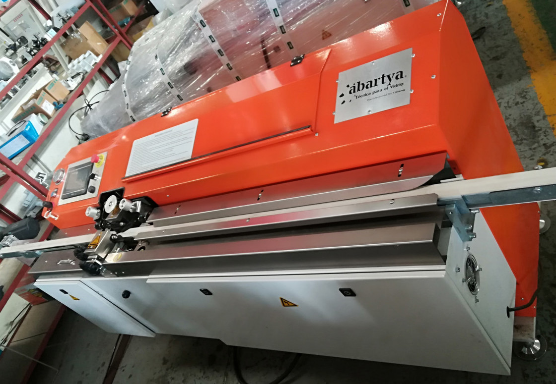 เครื่อง Hot Melt Butyl อัตโนมัติพร้อมถังบิวทิลขนาดใหญ่สำหรับเครื่องแก้วคู่